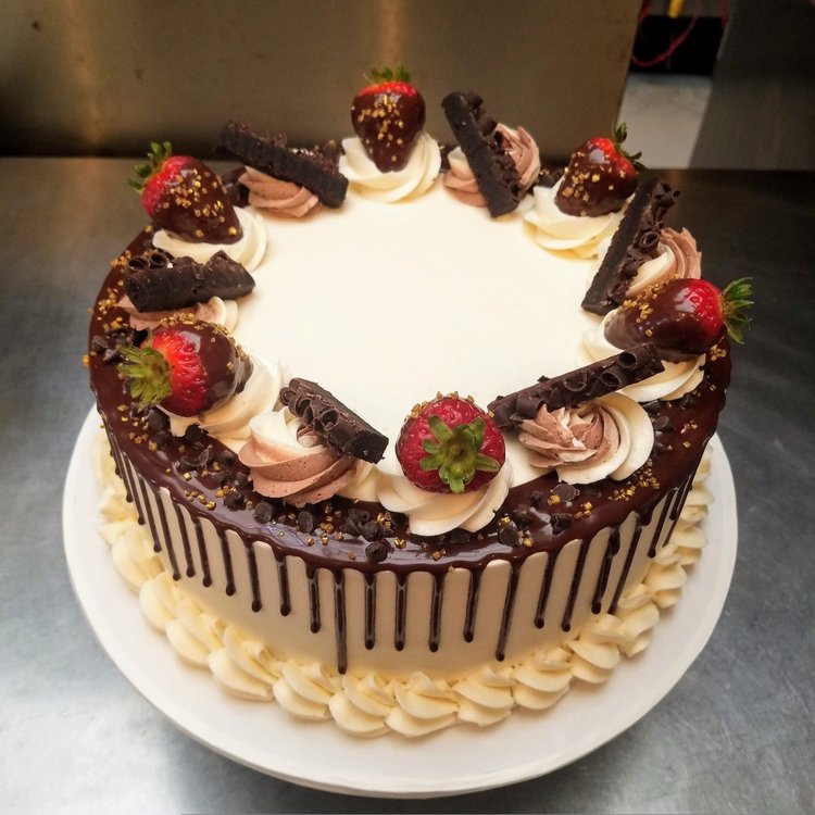 Custom cake by Suzy